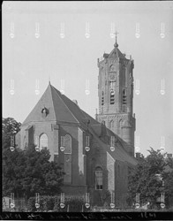 <p>Foto van de Grote Kerk van voor de torenrestauratie in 1925-1928. De houten ramen in de vensters zijn waarschijnlijk in de eerste helft van de 19e eeuw aangebracht (beeldbank Gelderlandinbeeld). </p>
